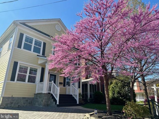 1244 Taylor St, Arlington VA 22201-5728 exterior