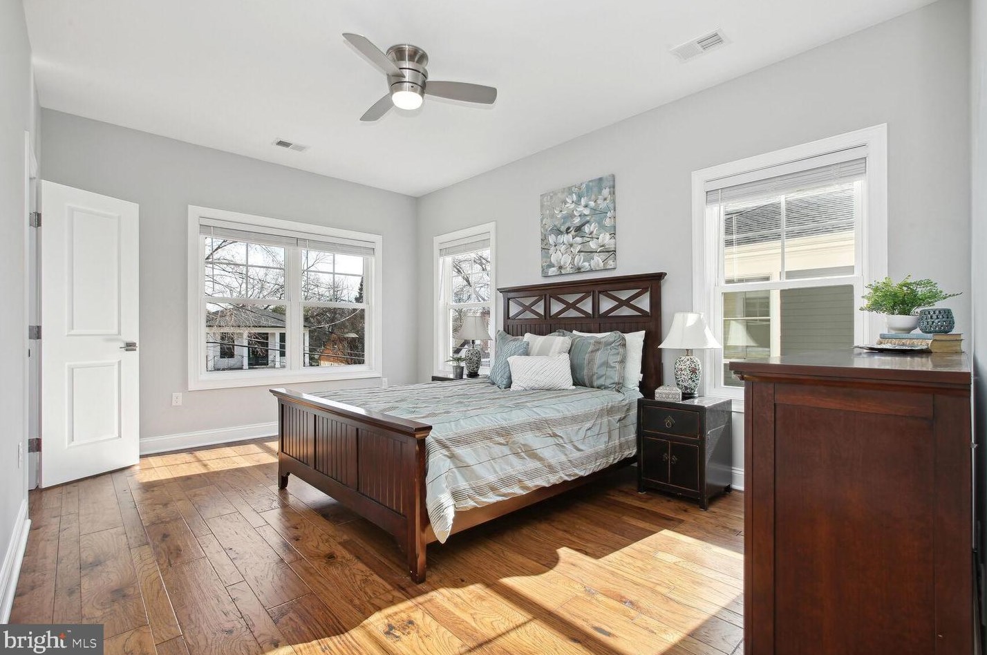 1244 Taylor St, Arlington VA 22201-5728 exterior