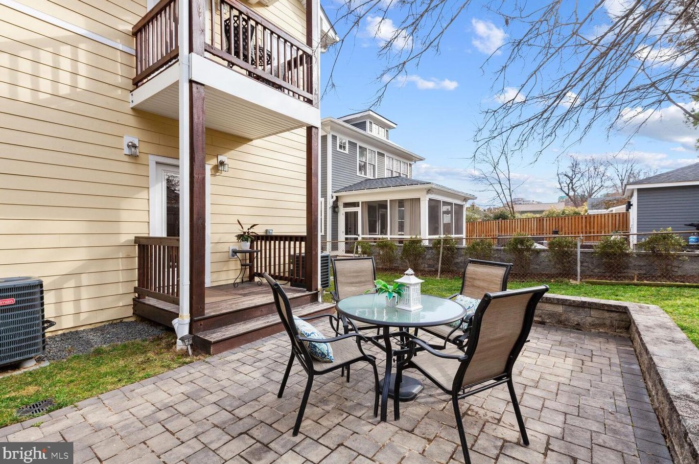 1244 Taylor St, Arlington VA 22201-5728 exterior