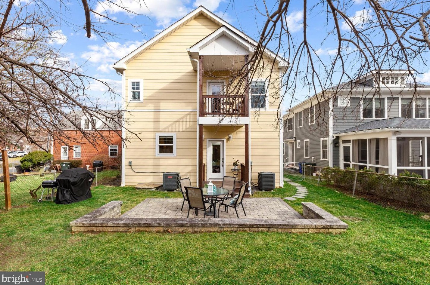 1244 Taylor St, Arlington VA 22201-5728 exterior