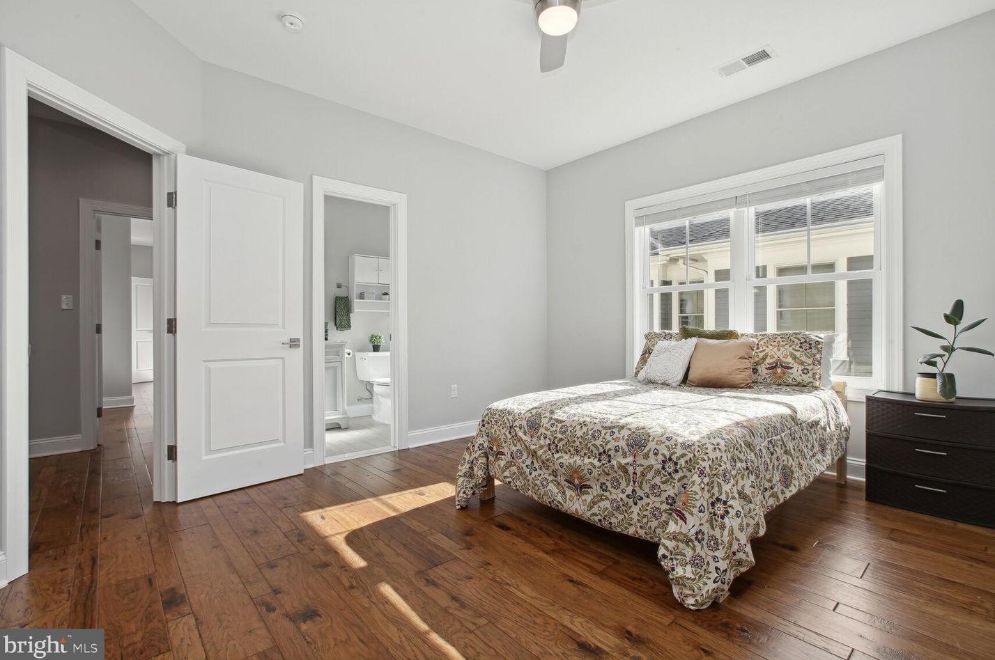 1244 Taylor St, Arlington VA 22201-5728 exterior