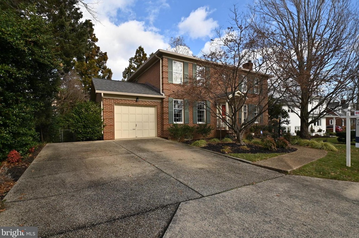 1267 Oakcrest Rd, Arlington, VA 22202-2229