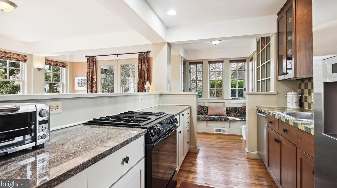 136 N Irving St, Arlington, VA 22201