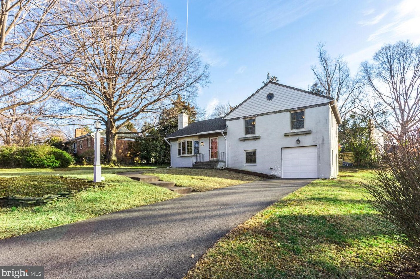6730 Little Falls Rd, Arlington, VA 22213