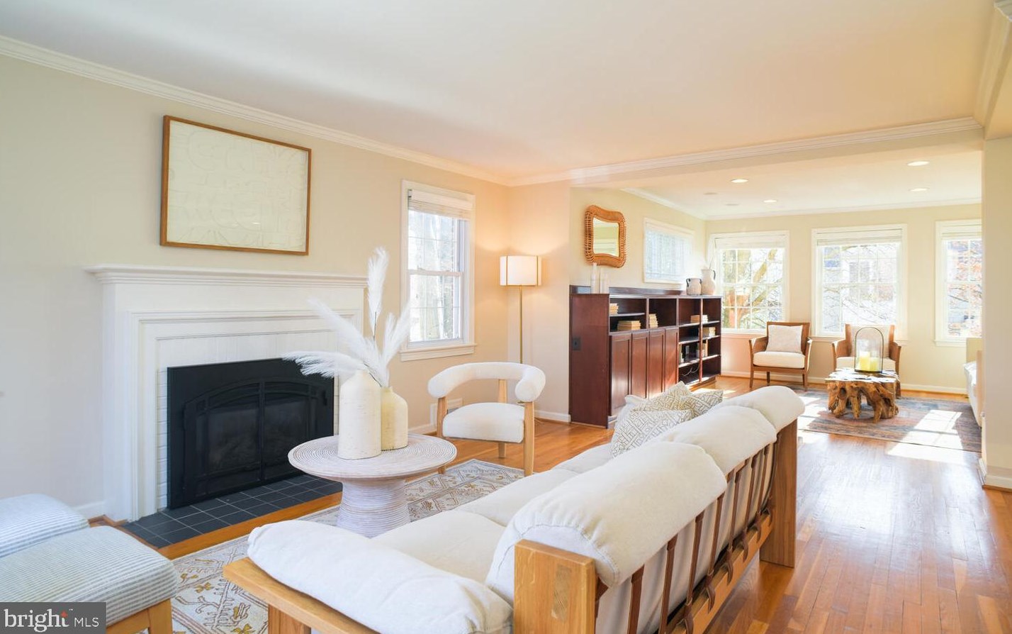 130 Pershing Dr, Arlington, VA 22204-1358