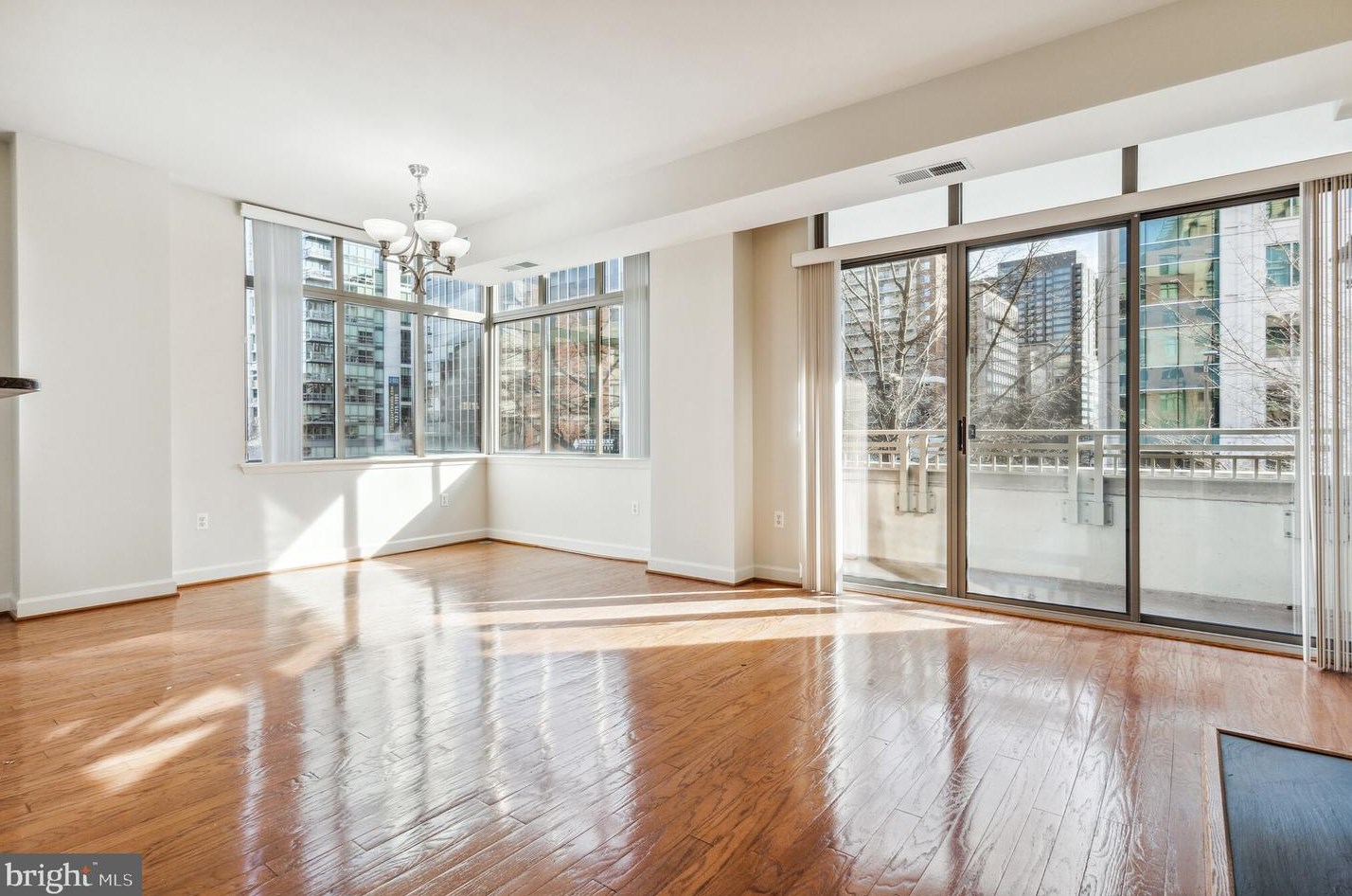 1000 N Randolph St #301, Arlington, VA 22201