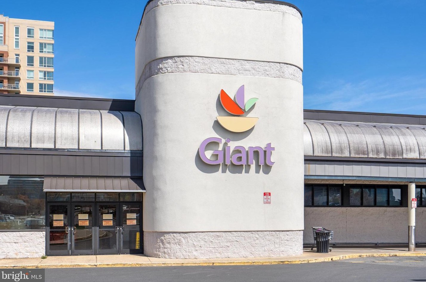 1231 Buchanan St, Arlington VA 22204-1345 exterior