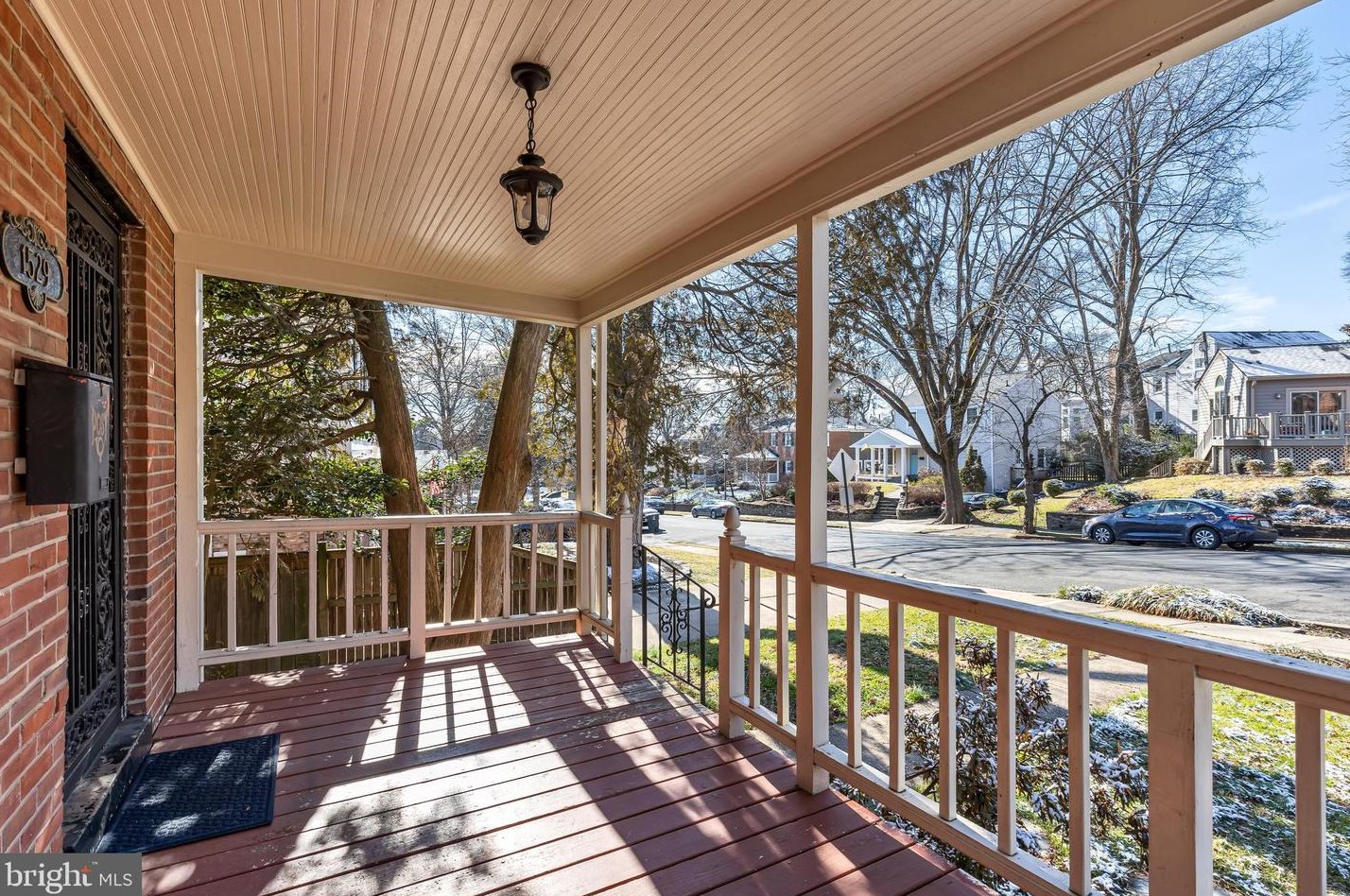 1529 Kenilworth St, Arlington VA  22205-2820 exterior