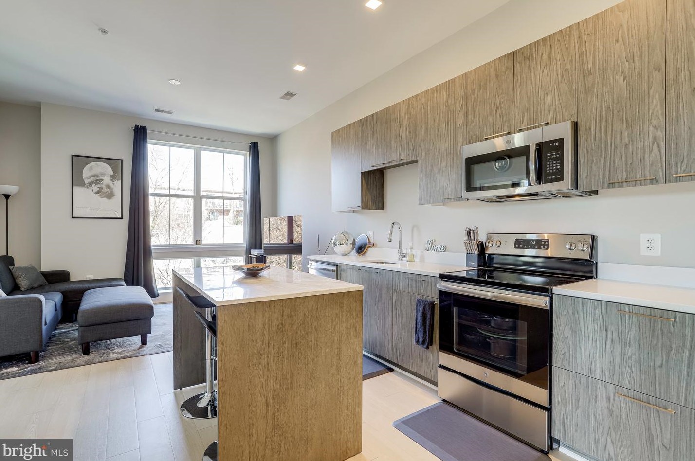 989 S Buchanan St #402, Arlington, VA 22204