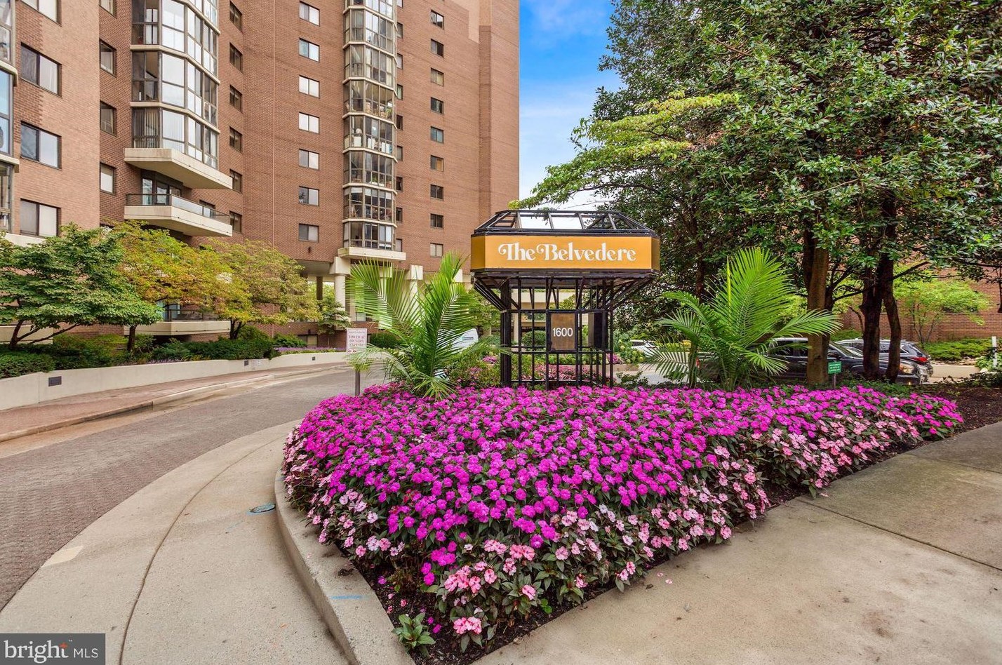 1600 Oak St, Arlington VA  22209-2751 exterior