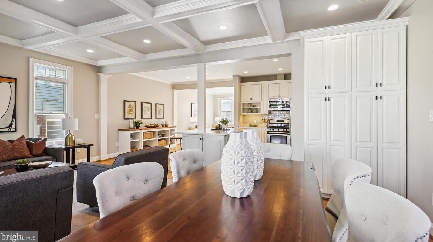 2525 Kenilworth St, Arlington VA  22207-1420 exterior