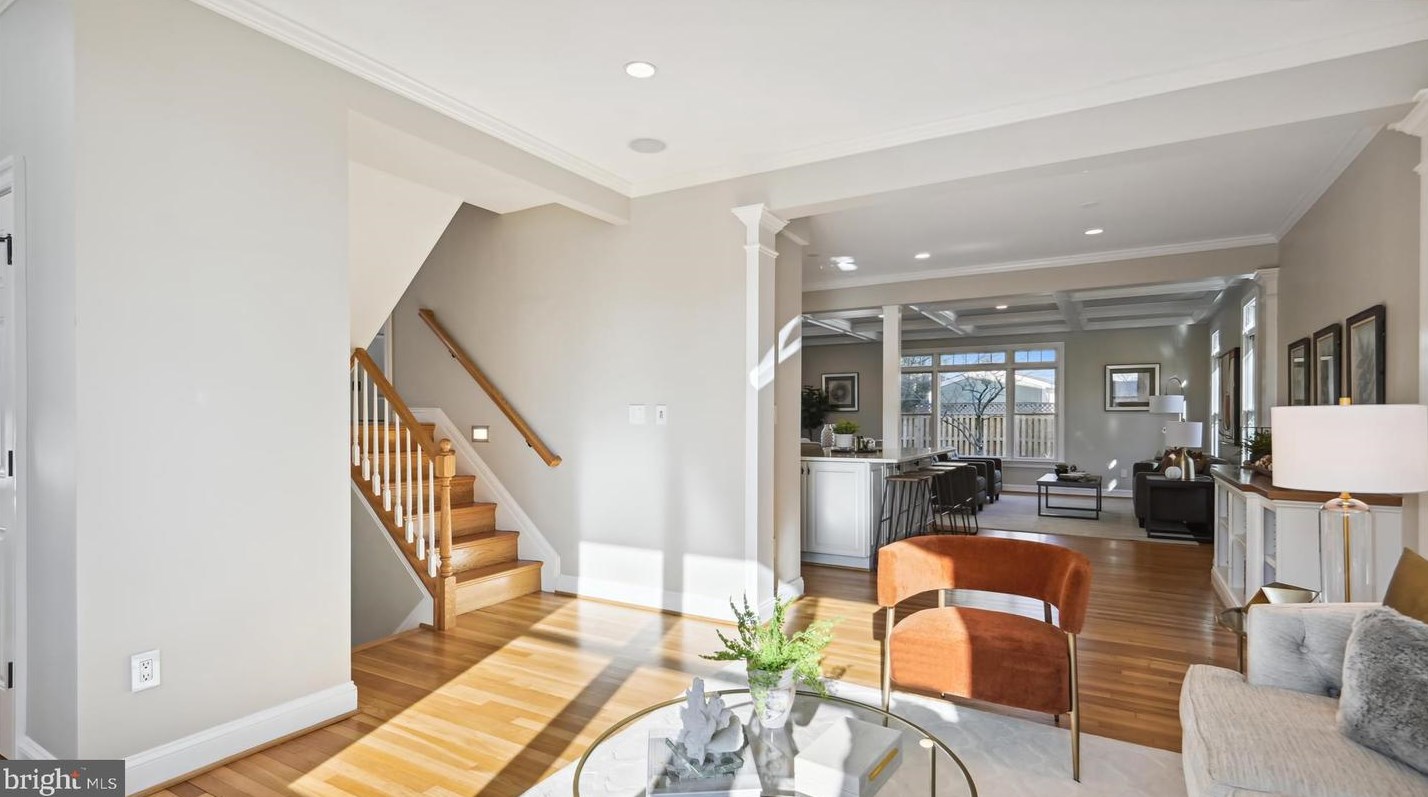 2525 Kenilworth St, Arlington VA  22207-1420 exterior