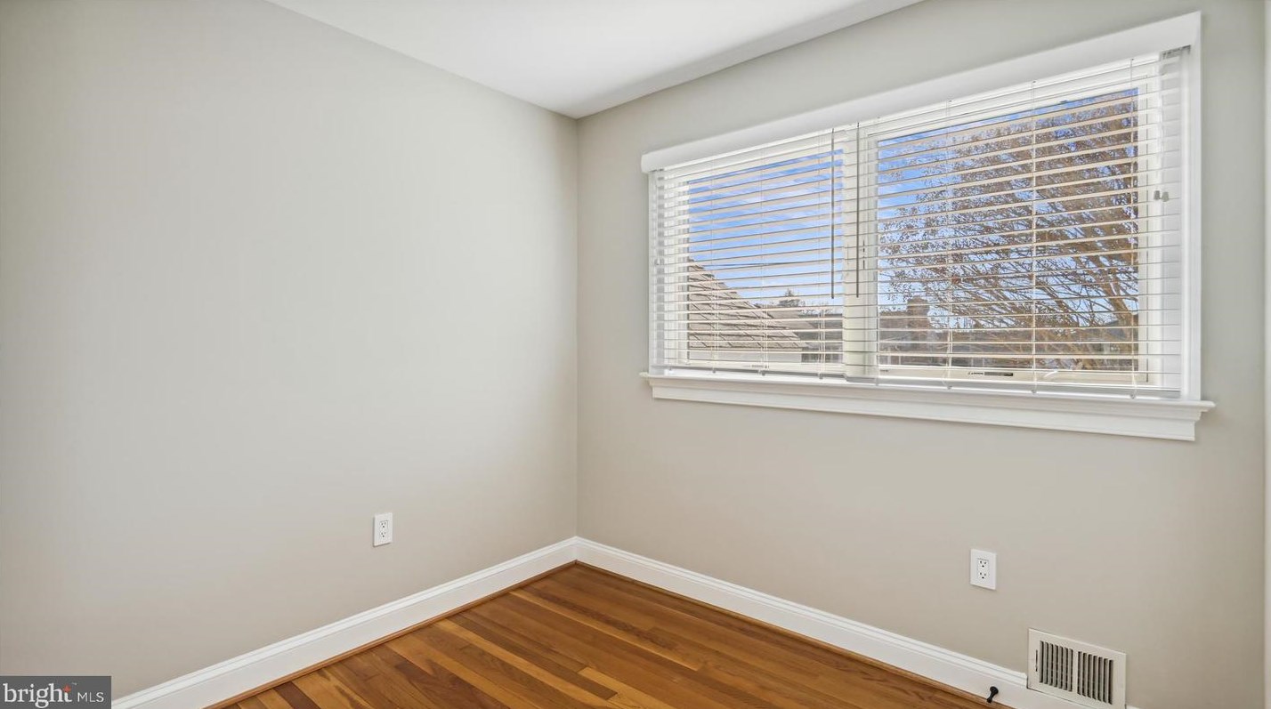 2525 Kenilworth St, Arlington VA  22207-1420 exterior