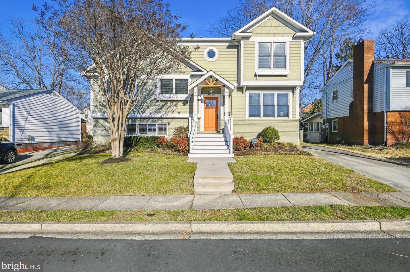 2525 Kenilworth St, Arlington VA  22207-1420 exterior