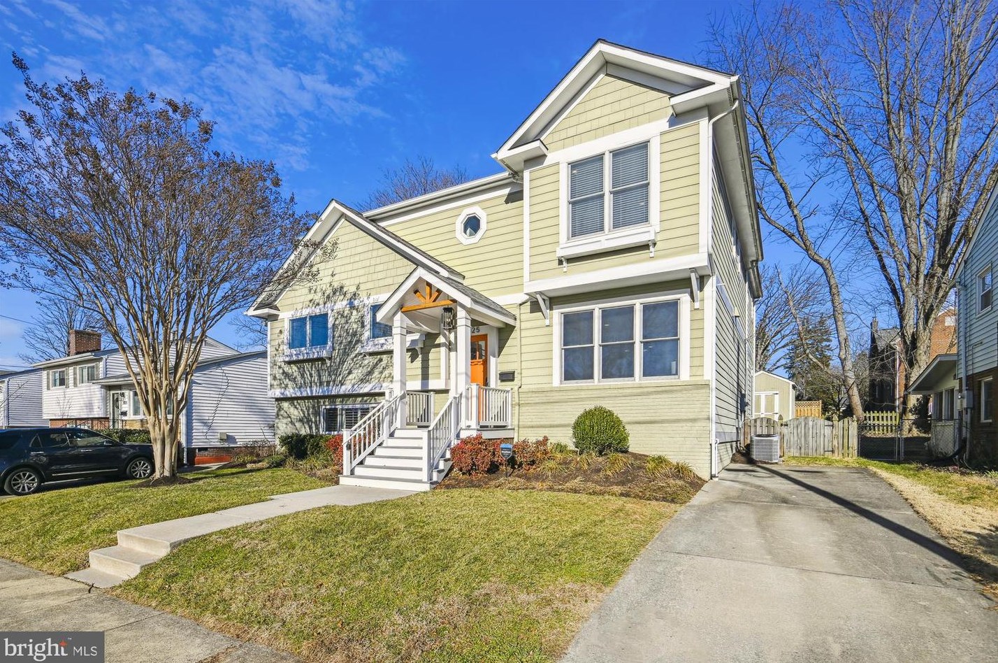 2525 Kenilworth St, Arlington VA  22207-1420 exterior