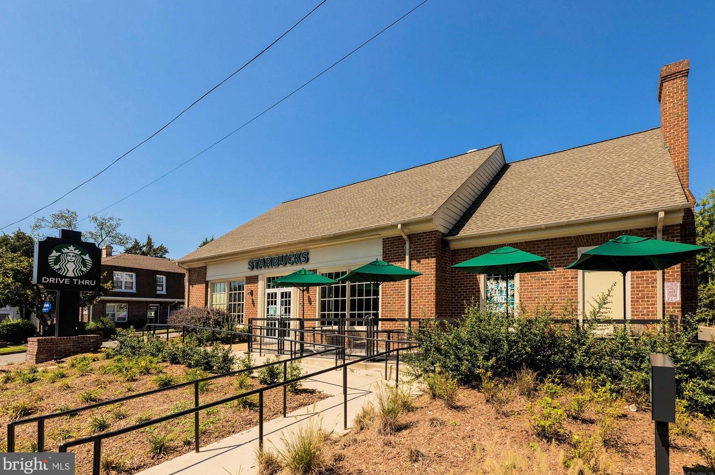 2525 Kenilworth St, Arlington VA  22207-1420 exterior