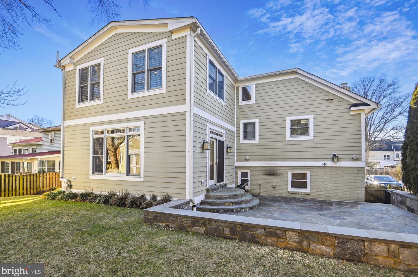 2525 Kenilworth St, Arlington VA  22207-1420 exterior