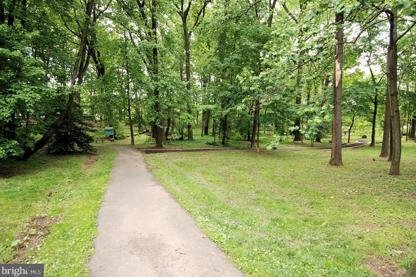 2525 Kenilworth St, Arlington VA  22207-1420 exterior