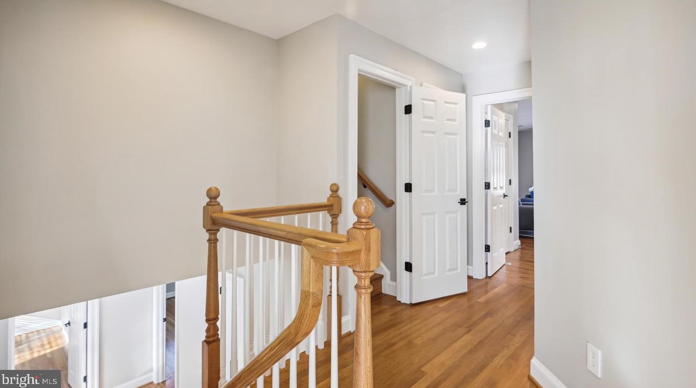 2525 Kenilworth St, Arlington VA  22207-1420 exterior