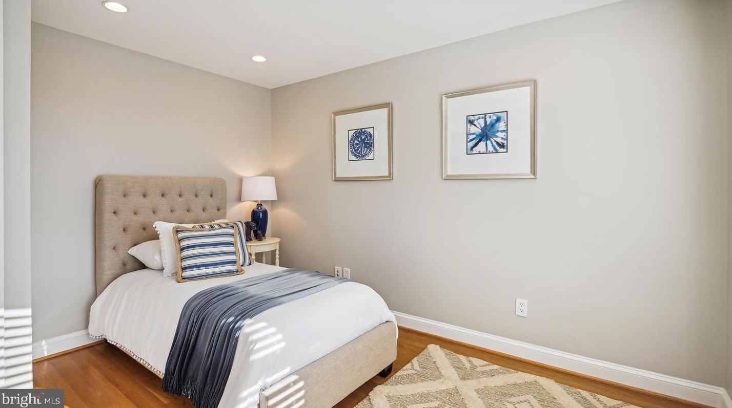 2525 Kenilworth St, Arlington VA  22207-1420 exterior