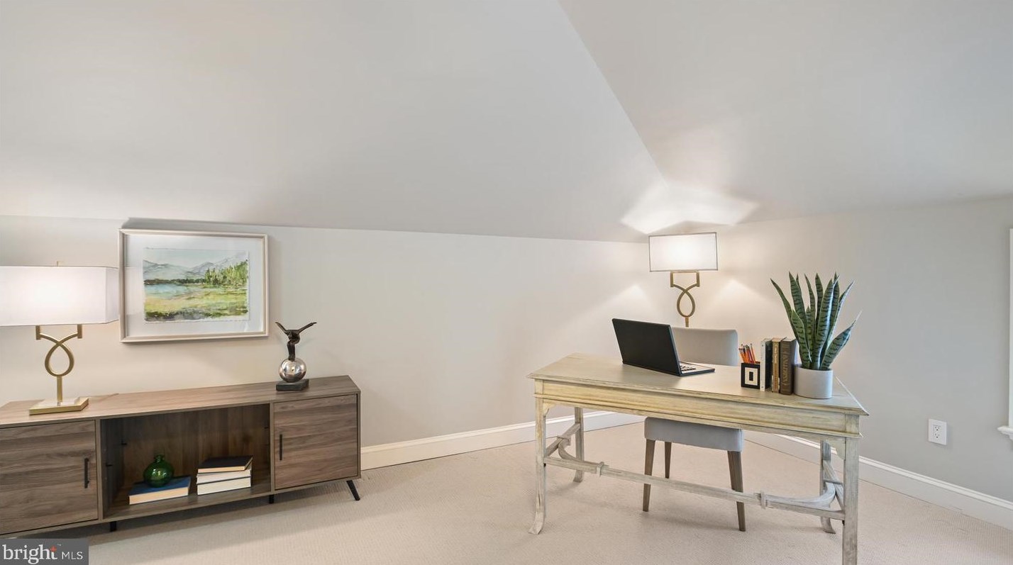 2525 Kenilworth St, Arlington VA  22207-1420 exterior