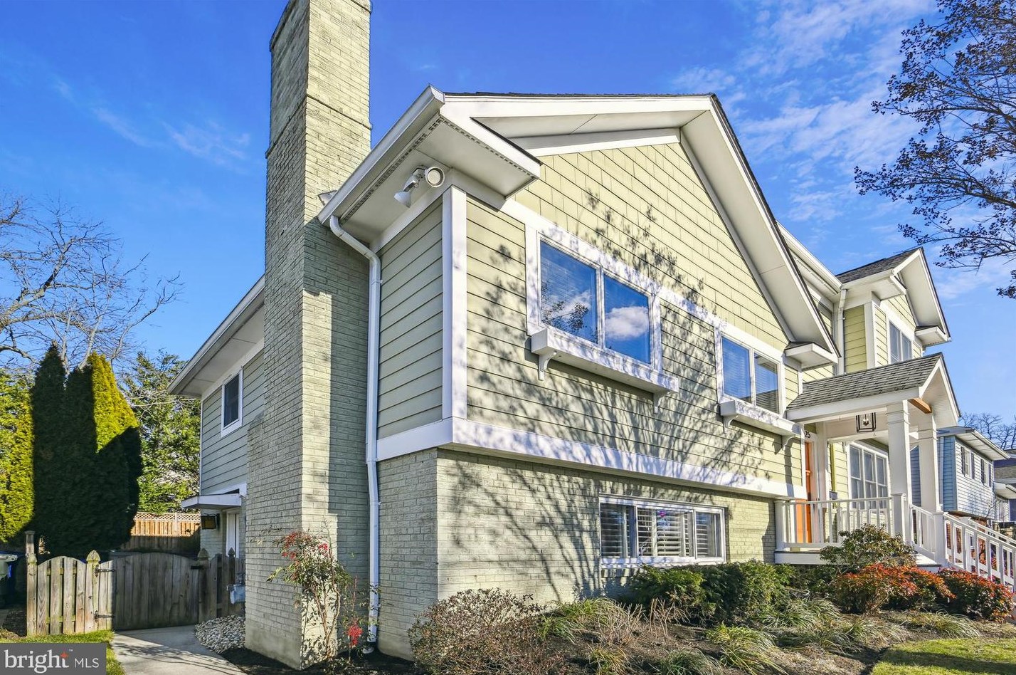 2525 Kenilworth St, Arlington VA  22207-1420 exterior