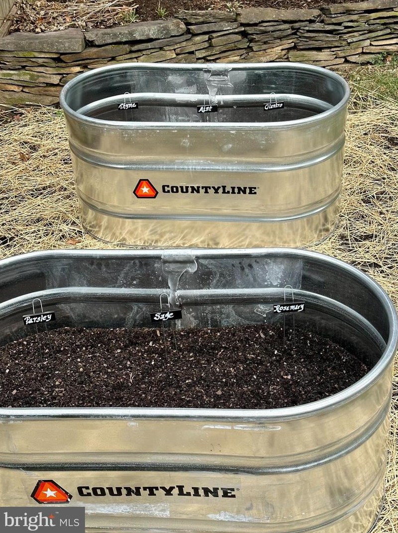 2525 Kenilworth St, Arlington VA  22207-1420 exterior