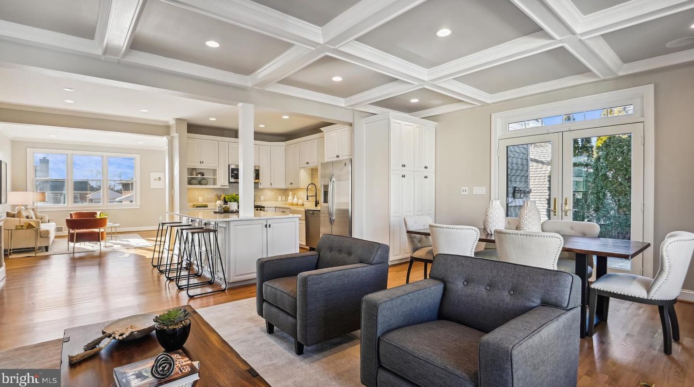 2525 Kenilworth St, Arlington VA  22207-1420 exterior