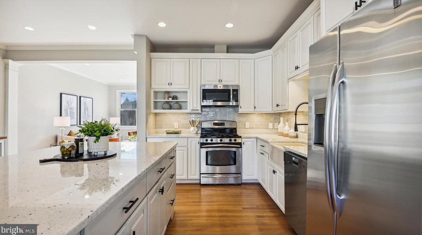 2525 Kenilworth St, Arlington VA  22207-1420 exterior