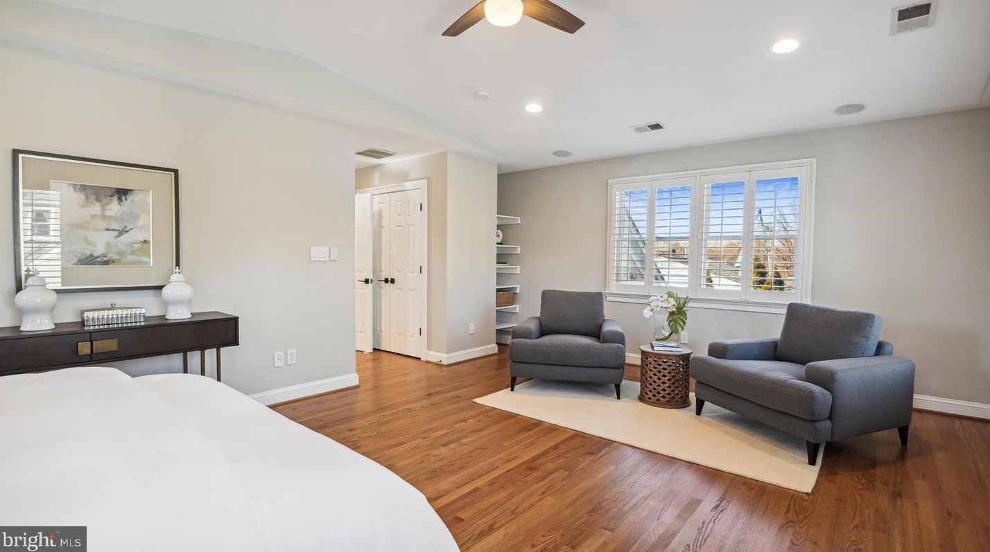 2525 Kenilworth St, Arlington VA  22207-1420 exterior