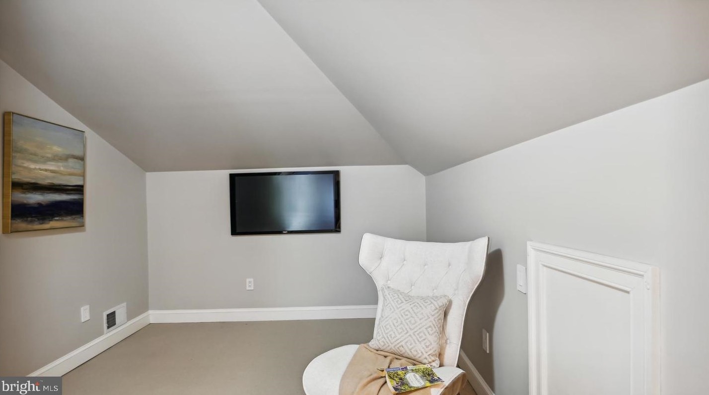 2525 Kenilworth St, Arlington VA  22207-1420 exterior