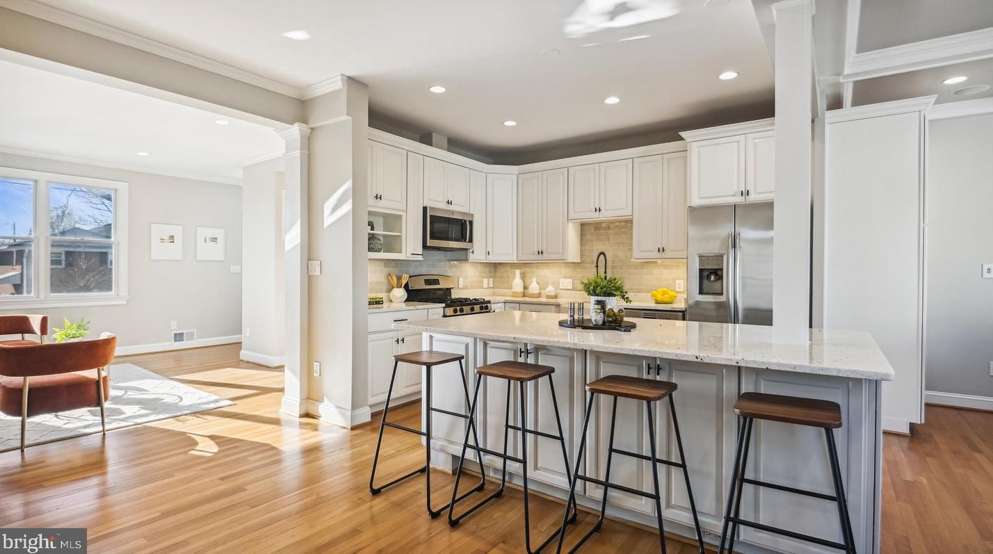 2525 Kenilworth St, Arlington VA  22207-1420 exterior