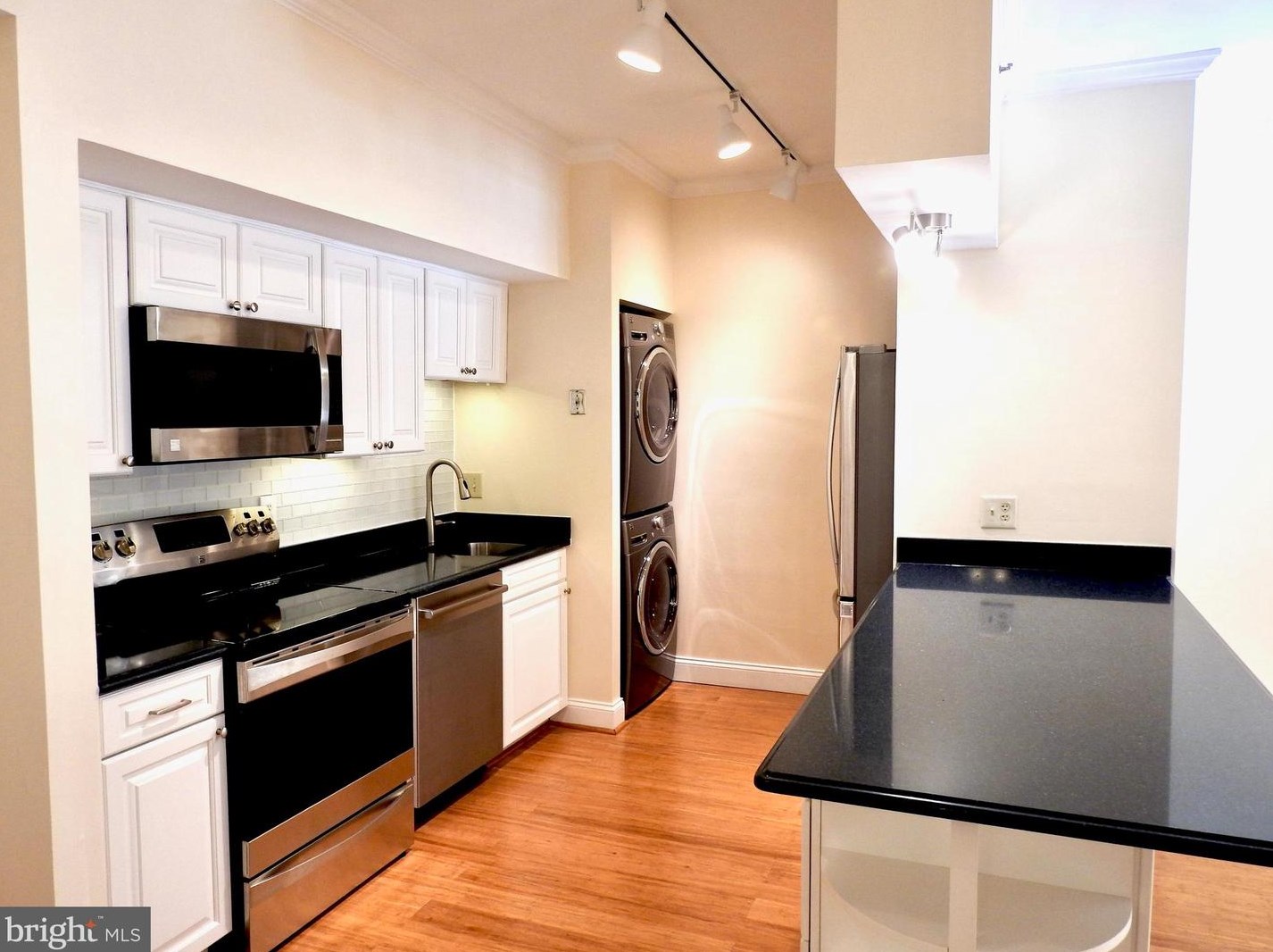 1211 S Eads St #211, Arlington, VA 22202