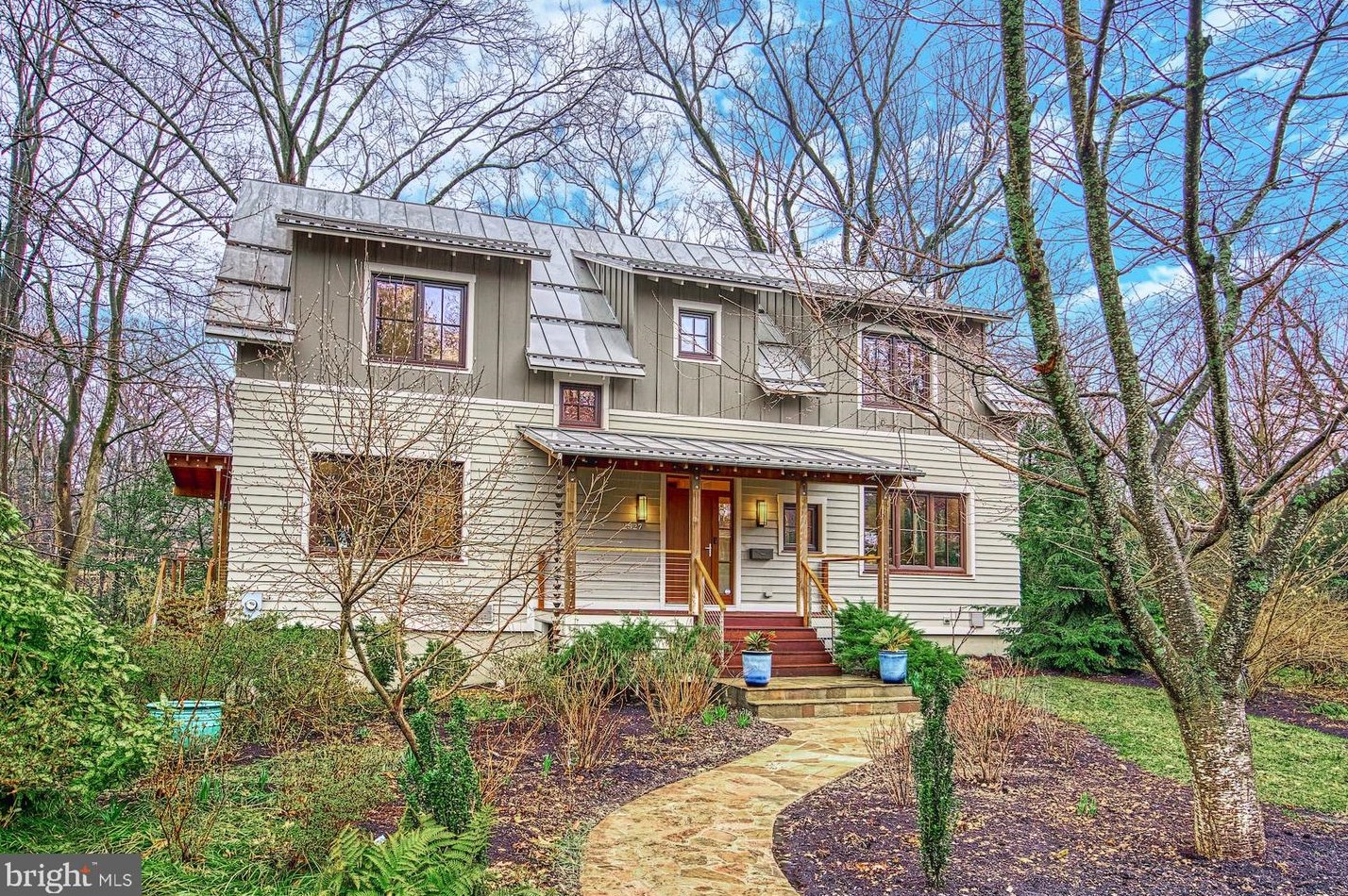 2527 Vermont St, Arlington, VA 22207-4125