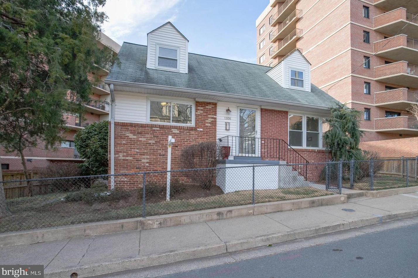 1306 Barton St, Arlington VA  22201-2709 exterior