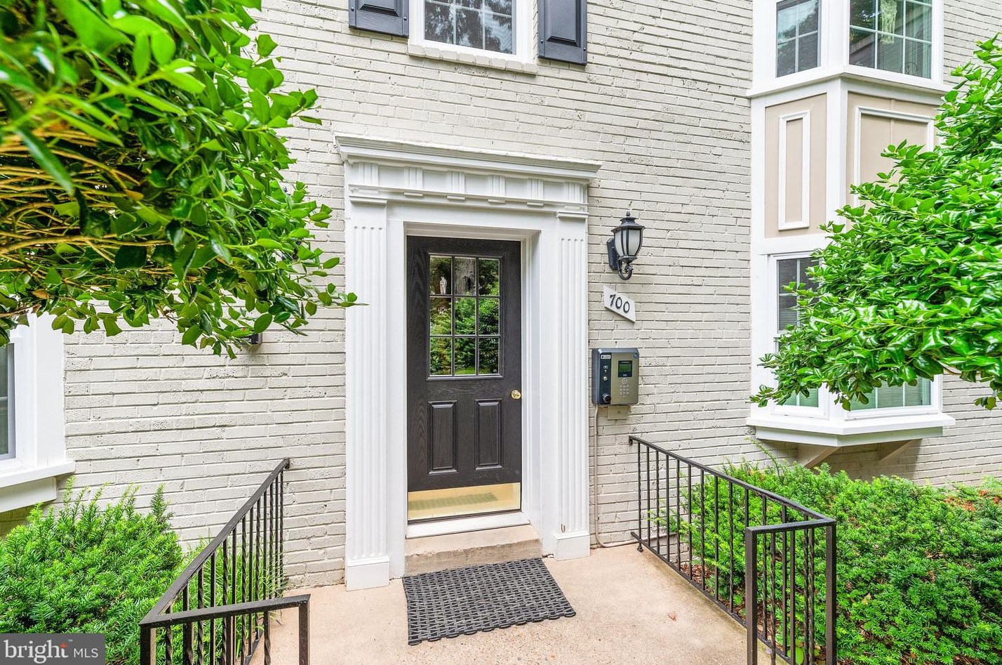 700 S Arlington Mill Dr #304, Arlington, VA 22204