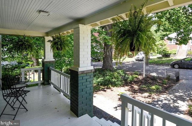 5220 11th St S, Arlington, VA 22205
