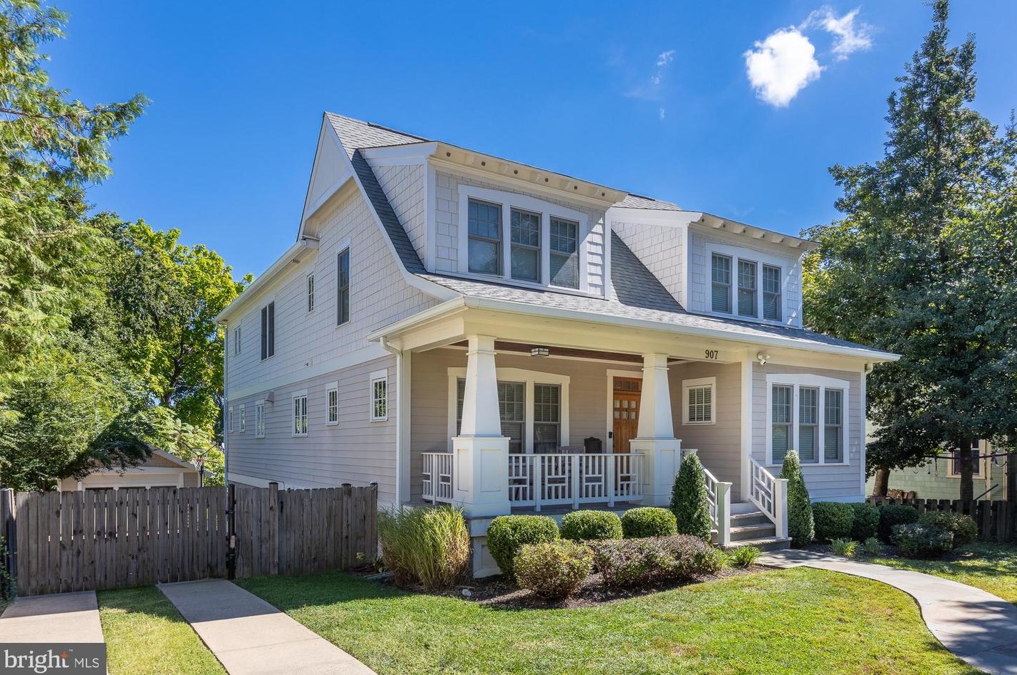 907 Irving St, Arlington, VA 22201-2201