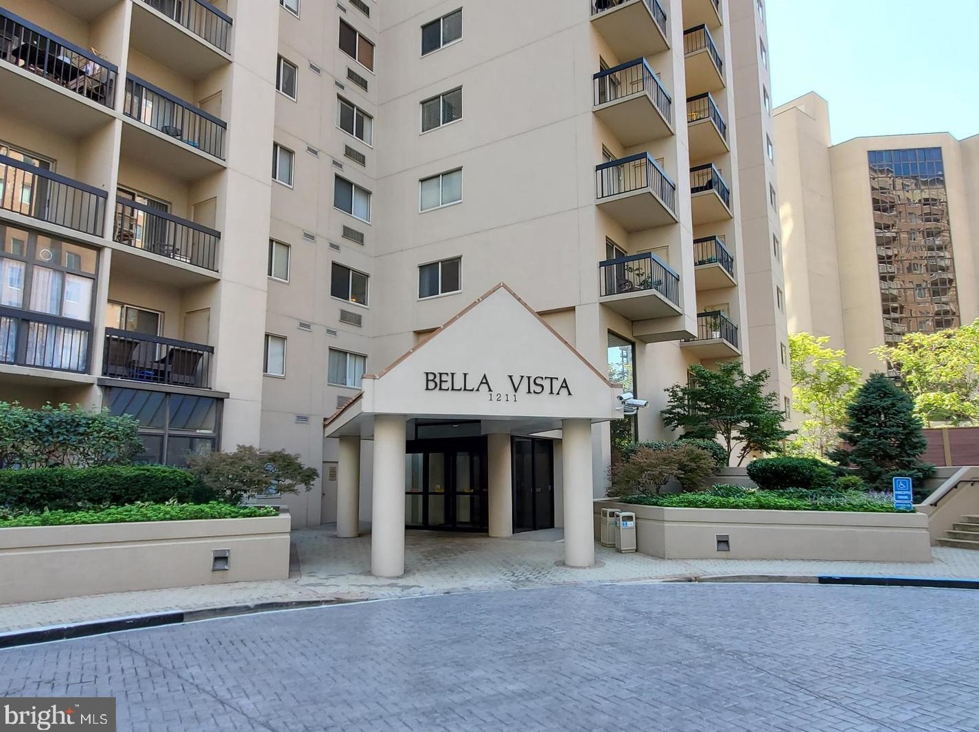 1211 S Eads St #1710, Arlington, VA 22202