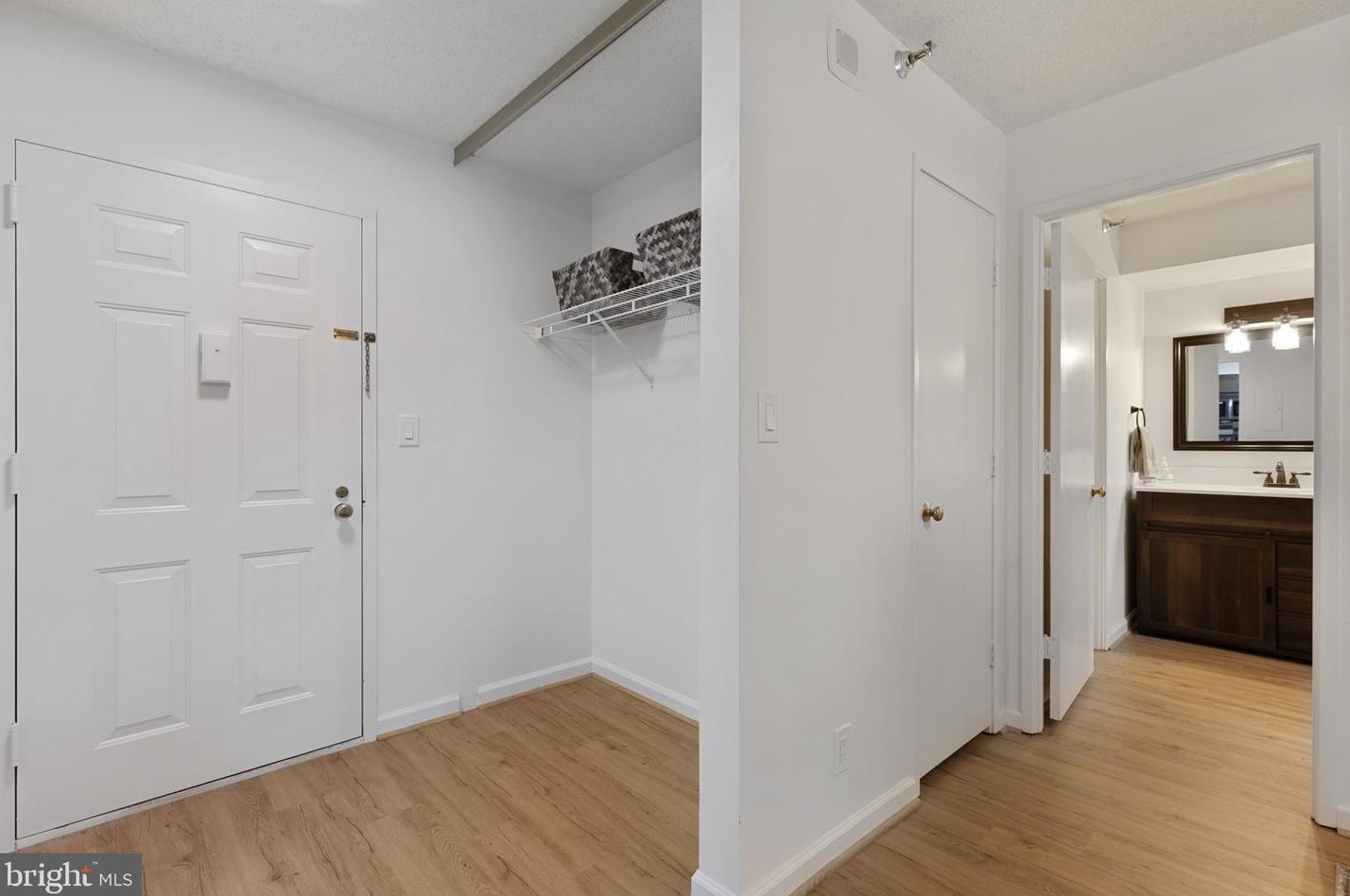 900 N Stafford St #1006, Arlington, VA 22203