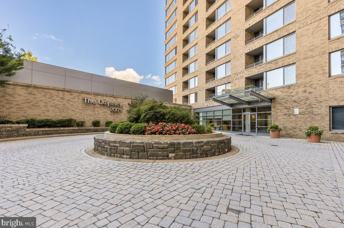 2001 15th St N #203, Arlington, VA 22201
