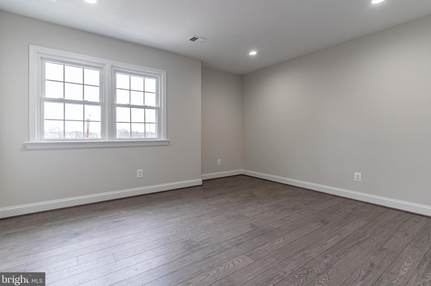 1418 Dinwiddie St, Arlington VA  22206-1069 exterior