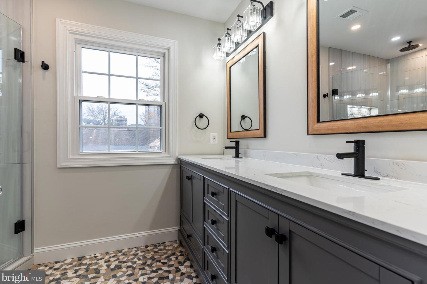 1418 Dinwiddie St, Arlington VA  22206-1069 exterior