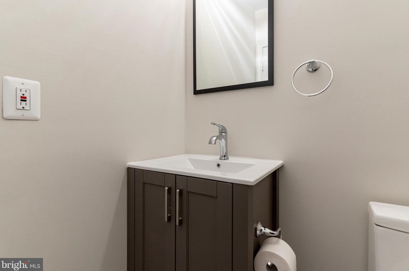 1418 Dinwiddie St, Arlington VA  22206-1069 exterior