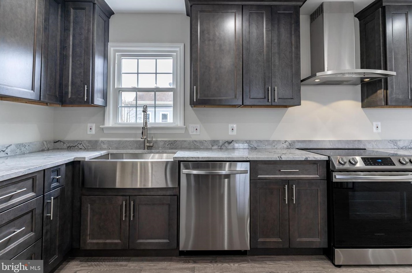 1418 Dinwiddie St, Arlington VA  22206-1069 exterior