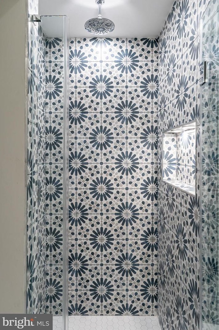 1418 Dinwiddie St, Arlington VA  22206-1069 exterior