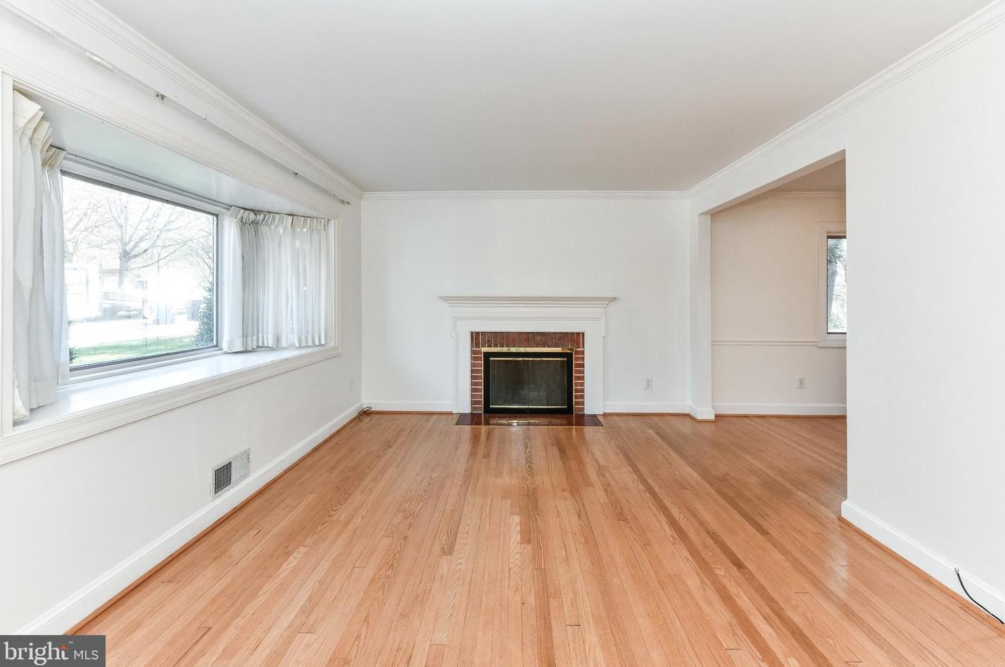 2810 N Harrison St, Arlington, VA 22207