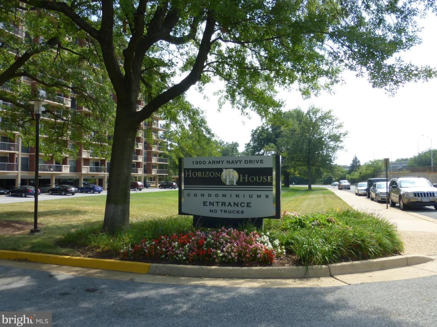 1300 Army Navy Dr #323, Arlington, VA 22202