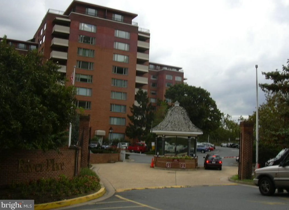 1121 Arlington Blvd Apt 327, Arlington, VA 22209