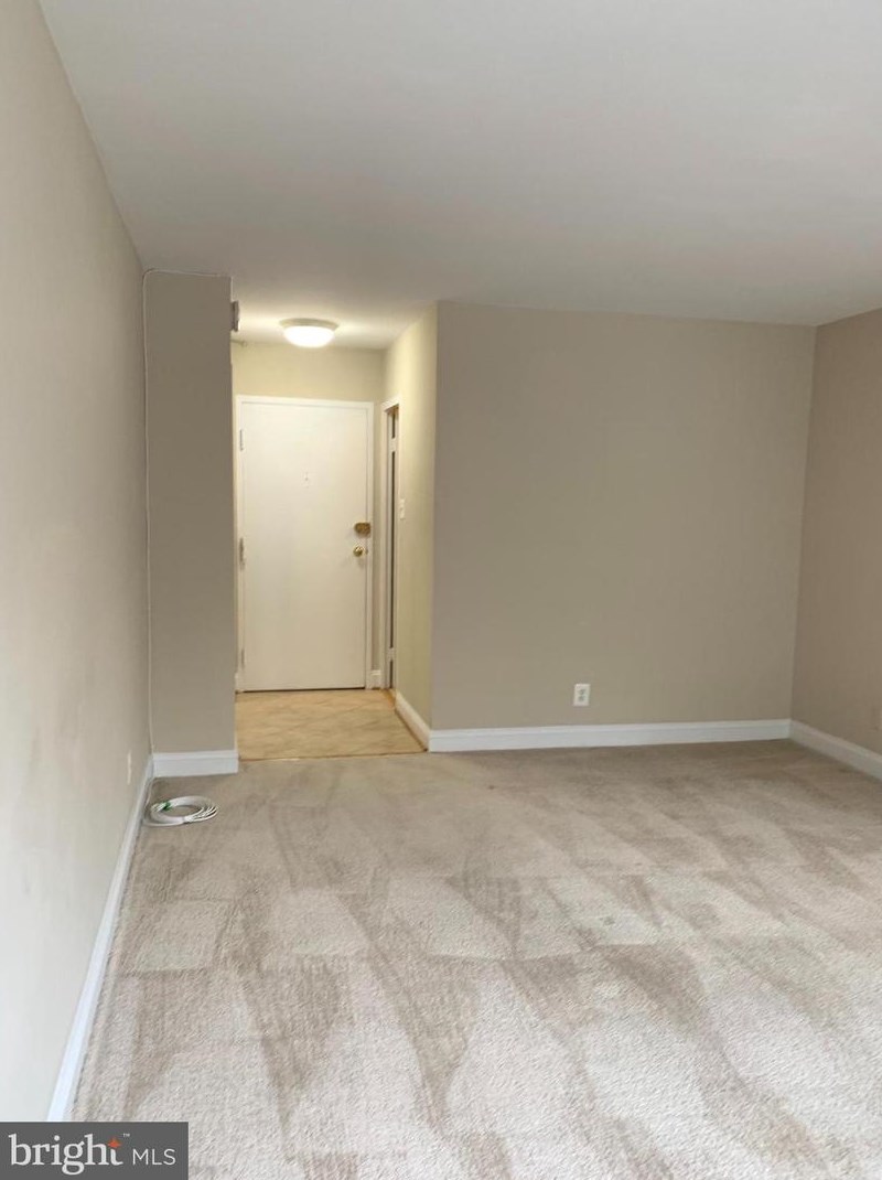 1210 N Taft St #212, Arlington, VA 22201
